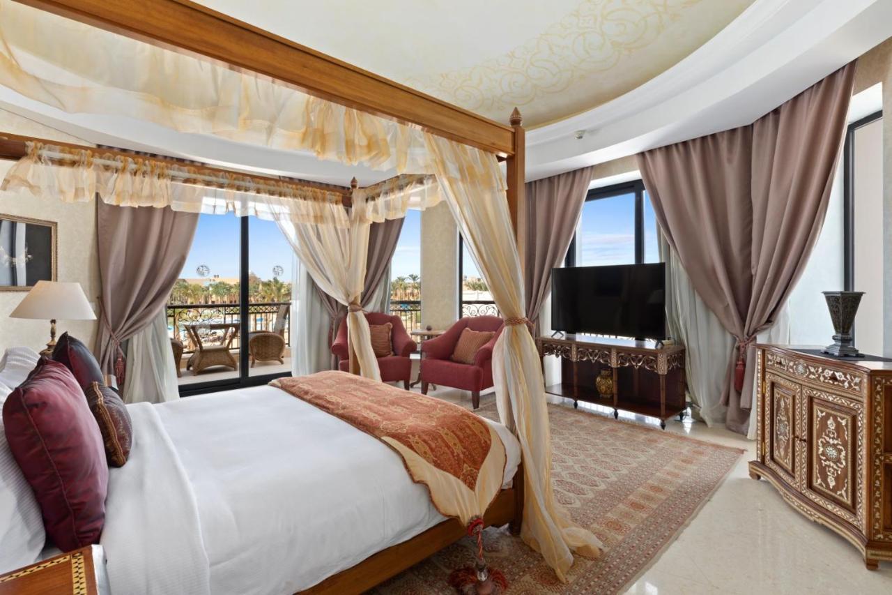 Pickalbatros The Palace Port Ghalib Exterior photo A bedroom at the Atlantis Paradise Island