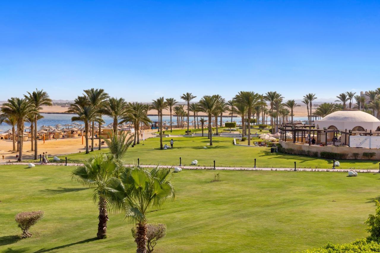 Pickalbatros The Palace Port Ghalib Exterior photo View of the resort