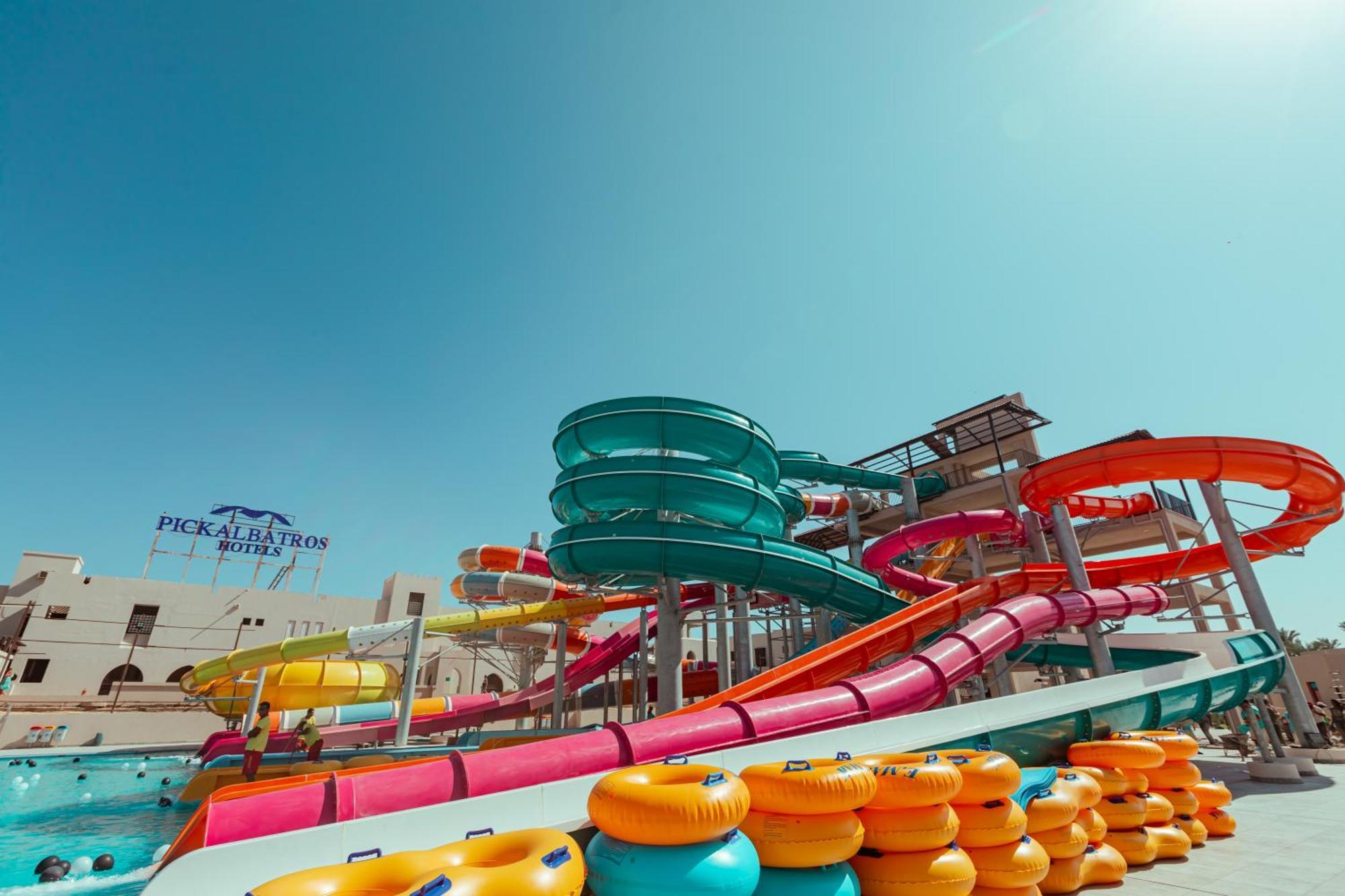 Pickalbatros The Palace Port Ghalib Exterior photo The water park
