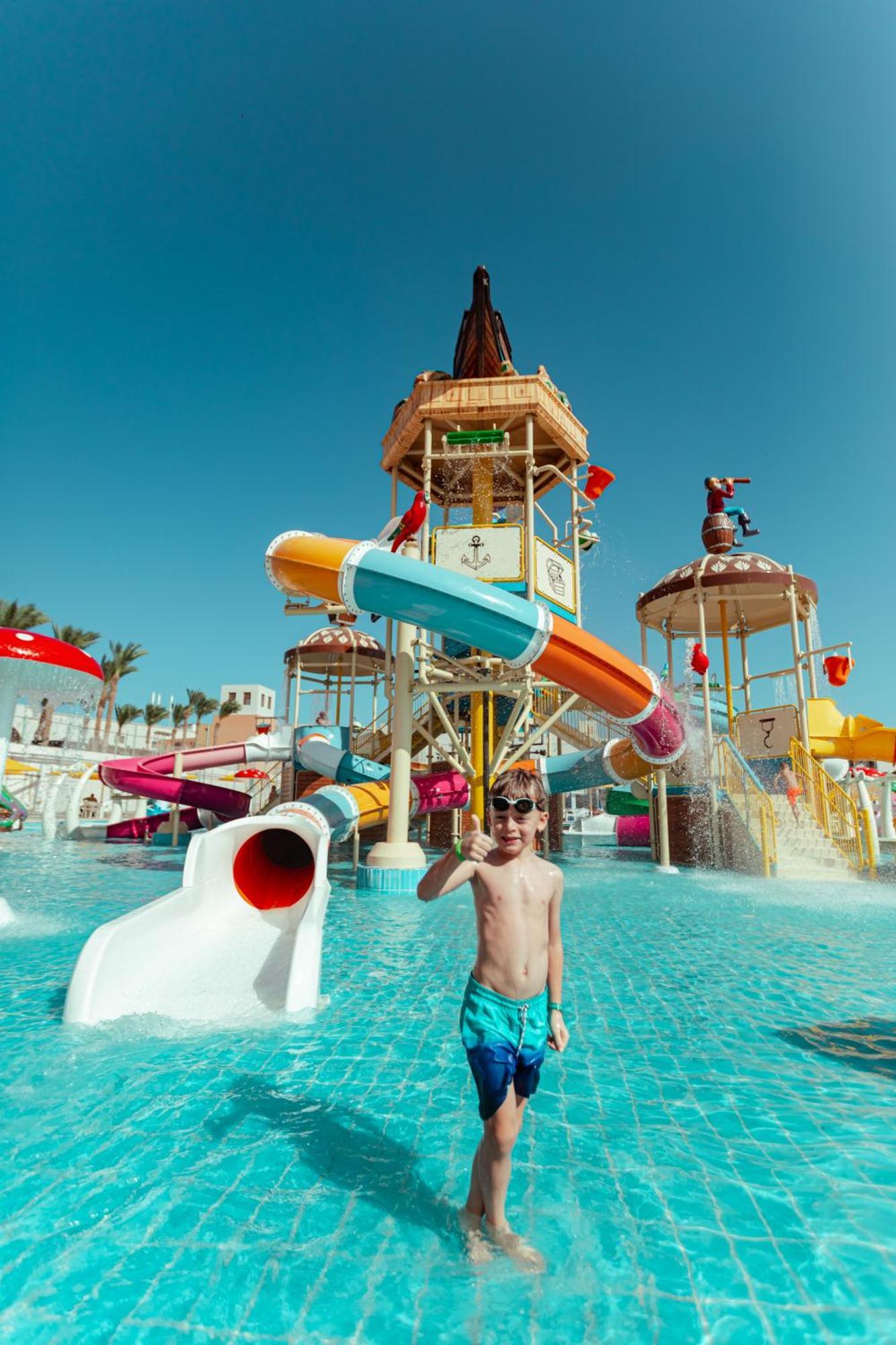 Pickalbatros The Palace Port Ghalib Exterior photo The water park