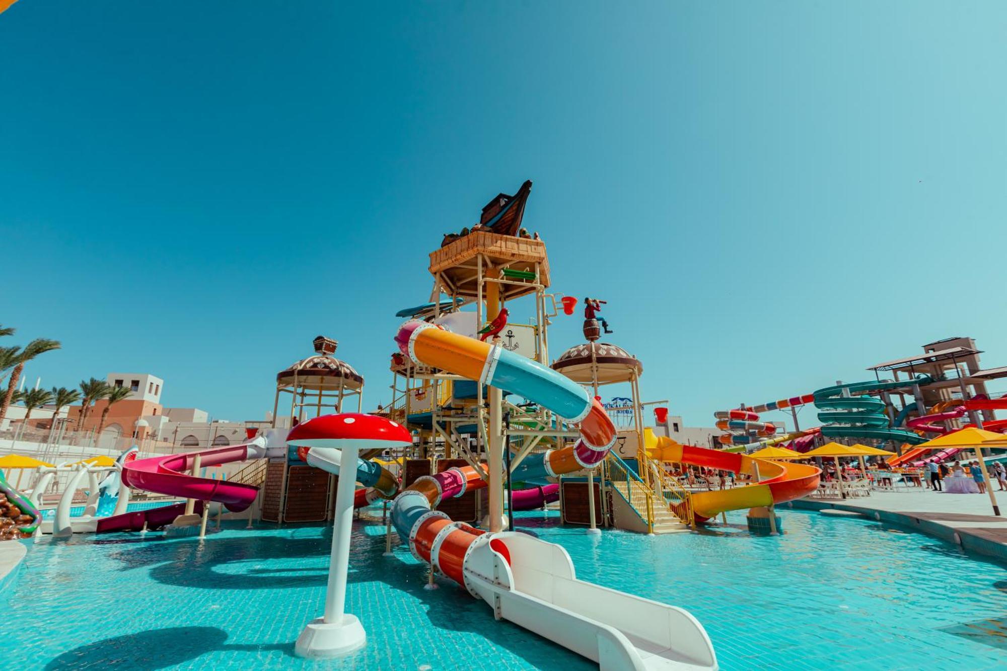 Pickalbatros The Palace Port Ghalib Exterior photo The Land of Legends Theme Park
